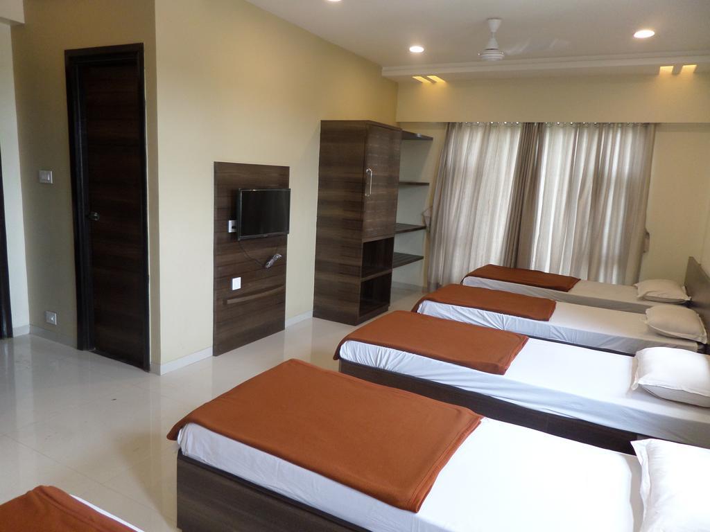 فندق شيرديفي  Sai Heera Residency الغرفة الصورة