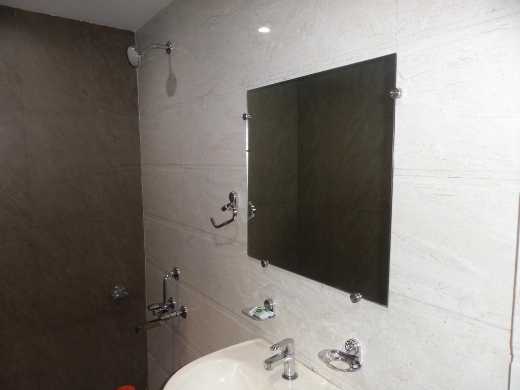 فندق شيرديفي  Sai Heera Residency المظهر الخارجي الصورة