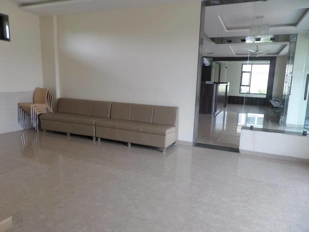 فندق شيرديفي  Sai Heera Residency المظهر الخارجي الصورة